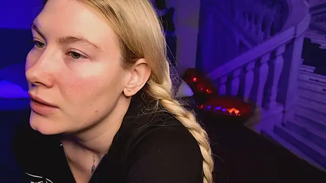 Snapshot of Liv_Fay chatting on 02.22.25 Liv Fay online show from 02.22.25