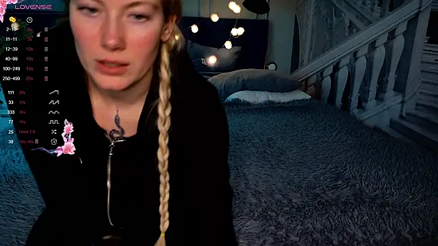 Snapshot of Liv_Fay chatting on 03.05.25 Liv Fay online show from 03.05.25