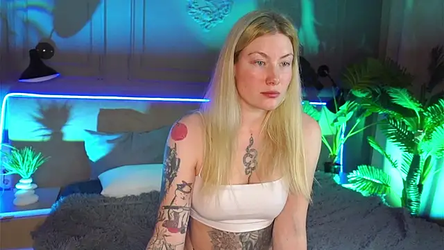 Snapshot of Liv_Fay chatting on 03.14.25 Liv Fay online show from 03.14.25
