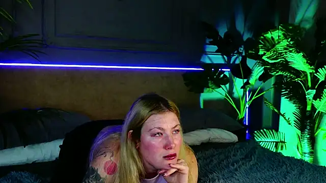 Snapshot of Liv_Fay chatting on 03.19.25 Liv Fay online show from 03.19.25