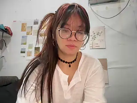 Snapshot of Pinkyrose111 chatting on 11.23.25 Pinkyrose111 online show from 11.23.25