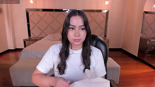 Snapshot of CelestePalmer_ chatting on 11.21.25 CelestePalmer online show from 11.21.25