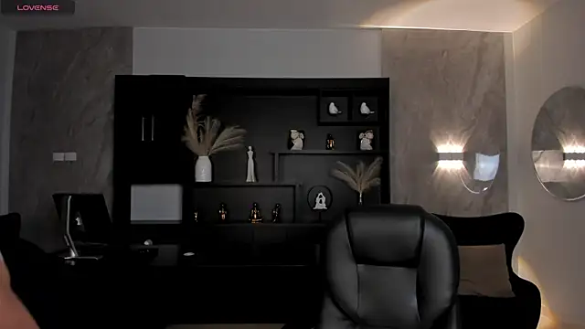 Snapshot of CelestePalmer_ chatting on 11.30.25 CelestePalmer online show from 11.30.25