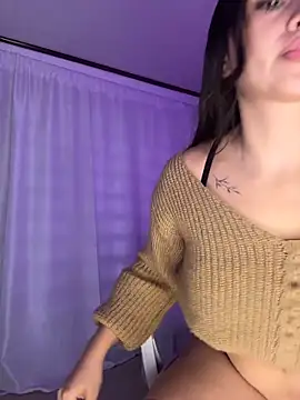 Snapshot of Tsuki-moon chatting on 02.15.26 Tsuki-moon online show from 02.15.26