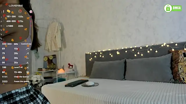 pretty yong cat online show from 11.25.25