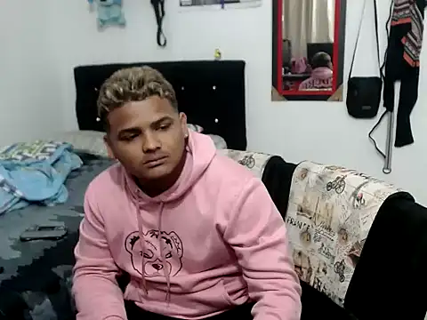 Snapshot of Boycuriousxxx chatting on 11.07.25 Boycuriousxxx online show from 11.07.25