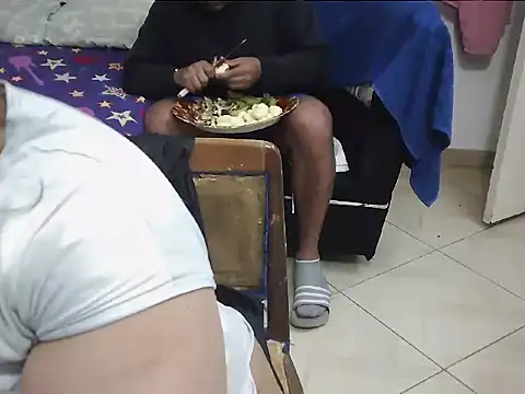 Snapshot of Boycuriousxxx chatting on 11.23.25 Boycuriousxxx online show from 11.23.25