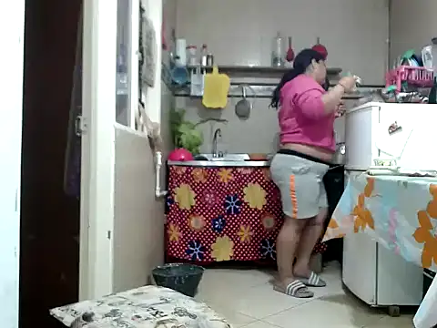 Snapshot of Boycuriousxxx chatting on 12.04.25 Boycuriousxxx online show from 12.04.25