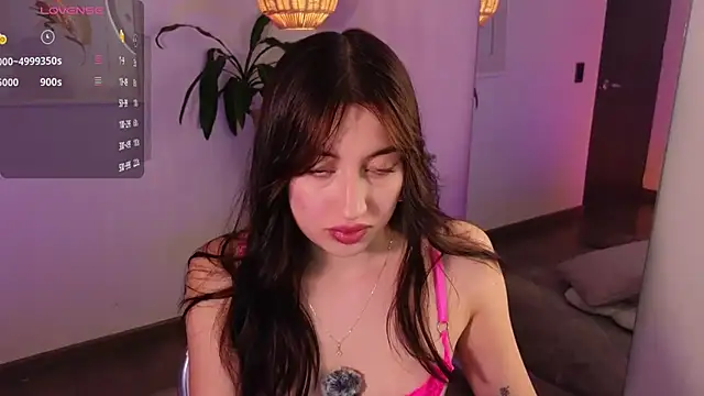 Snapshot of eimy22 chatting on 02.13.25 eimy22 online show from 02.13.25