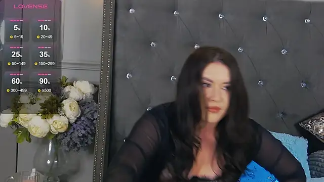 Snapshot of TrishaWinslet chatting on 02.08.25 TrishaWinslet online show from 02.08.25