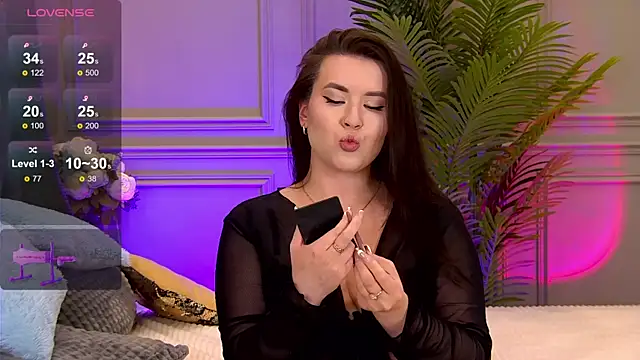 Snapshot of TrishaWinslet chatting on 02.10.25 TrishaWinslet online show from 02.10.25