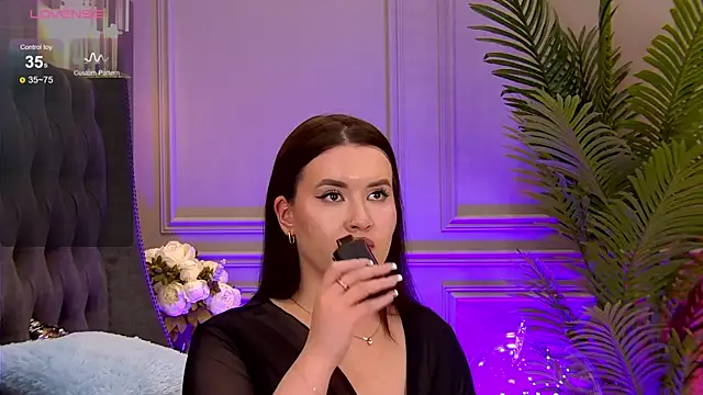 Snapshot of TrishaWinslet chatting on 02.10.25 TrishaWinslet online show from 02.10.25