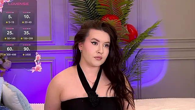 Snapshot of TrishaWinslet chatting on 02.19.25 TrishaWinslet online show from 02.19.25