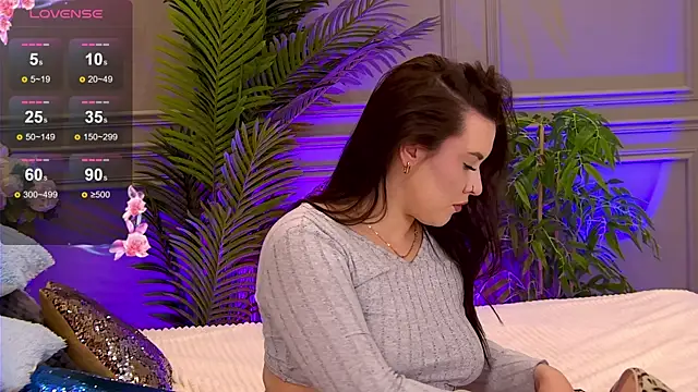 Snapshot of TrishaWinslet chatting on 02.28.25 TrishaWinslet online show from 02.28.25