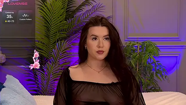 Snapshot of TrishaWinslet chatting on 03.02.25 TrishaWinslet online show from 03.02.25