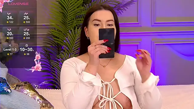 Snapshot of TrishaWinslet chatting on 03.05.25 TrishaWinslet online show from 03.05.25