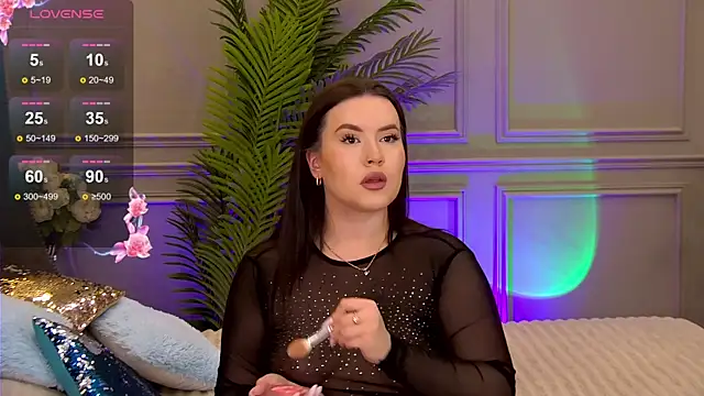 Snapshot of TrishaWinslet chatting on 03.08.25 TrishaWinslet online show from 03.08.25