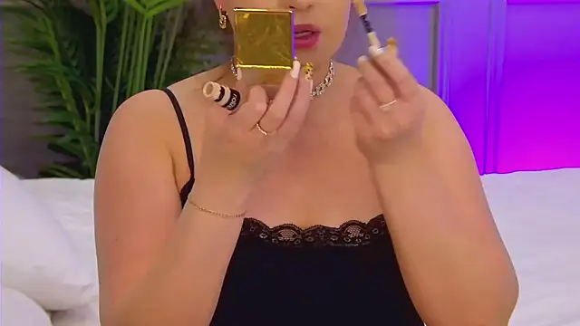 Snapshot of TrishaWinslet chatting on 09.27.25 TrishaWinslet online show from 09.27.25