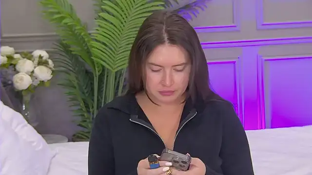 Snapshot of TrishaWinslet chatting on 10.05.25 TrishaWinslet online show from 10.05.25