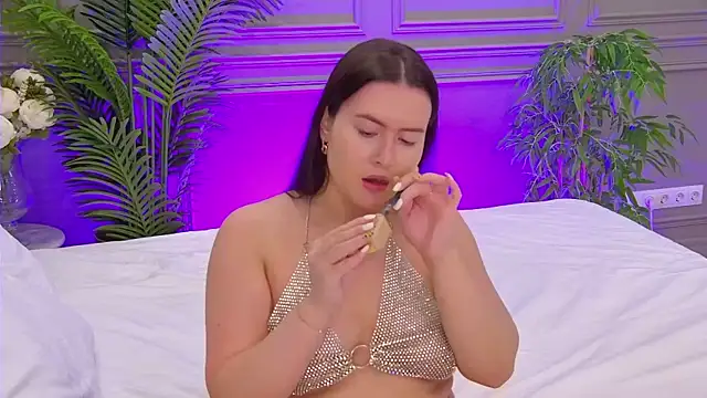 Snapshot of TrishaWinslet chatting on 10.19.25 TrishaWinslet online show from 10.19.25