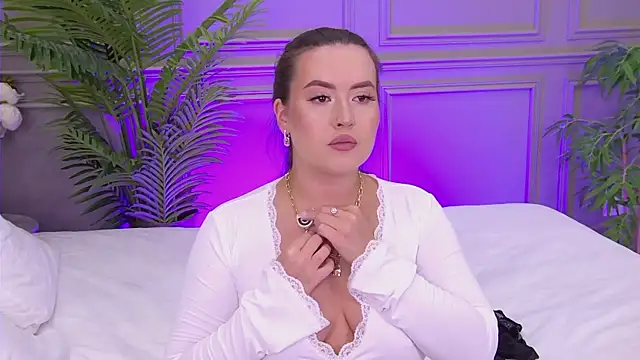 Snapshot of TrishaWinslet chatting on 11.15.25 TrishaWinslet online show from 11.15.25