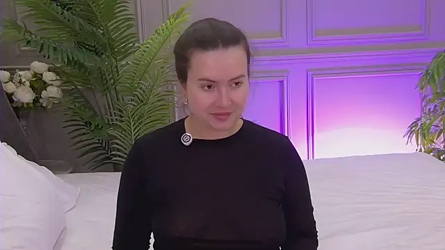 Snapshot of TrishaWinslet chatting on 11.23.25 TrishaWinslet online show from 11.23.25