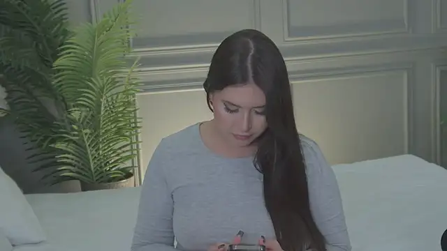 Snapshot of TrishaWinslet chatting on 11.27.25 TrishaWinslet online show from 11.27.25