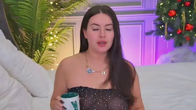 Snapshot of TrishaWinslet chatting on 12.15.25 TrishaWinslet online show from 12.15.25