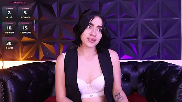 Snapshot of KasiaNoir_ chatting on 11.21.25 KasiaNoir online show from 11.21.25