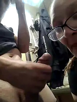 ILUV2TUCHMYKITTY online show from 11.30.25