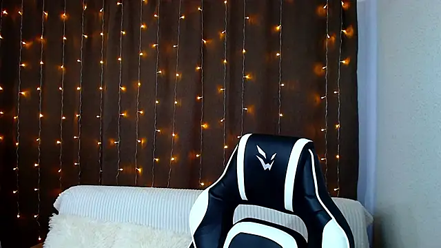 Snapshot of JessRosen chatting on 01.16.25 JessRosen online show from 01.16.25