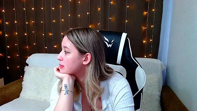 Snapshot of JessRosen chatting on 01.16.25 JessRosen online show from 01.16.25