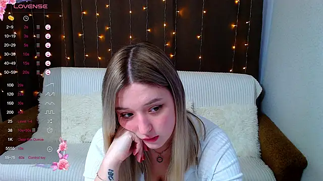 Snapshot of JessRosen chatting on 01.24.25 JessRosen online show from 01.24.25