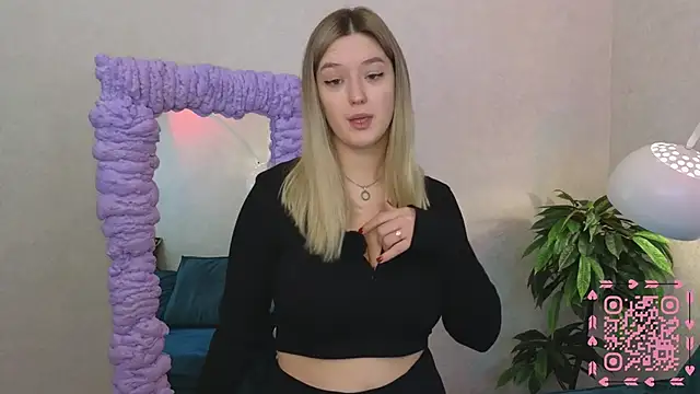 Snapshot of JessRosen chatting on 02.01.25 JessRosen online show from 02.01.25