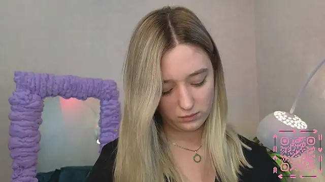 Snapshot of JessRosen chatting on 02.01.25 JessRosen online show from 02.01.25