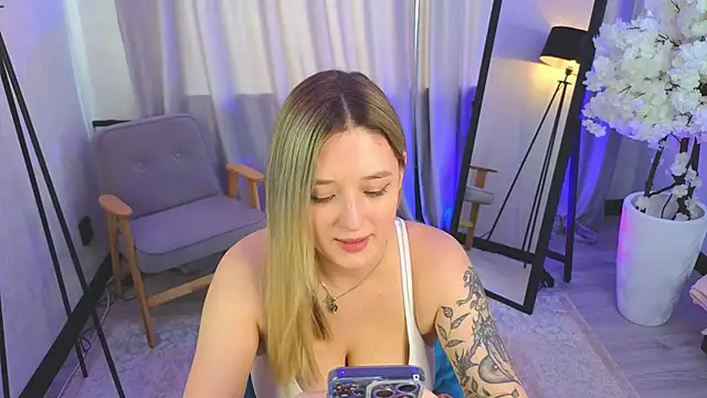 Snapshot of JessRosen chatting on 03.08.25 JessRosen online show from 03.08.25