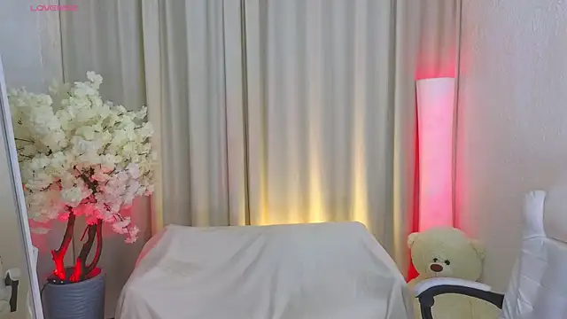 Snapshot of JessRosen chatting on 12.01.25 JessRosen online show from 12.01.25