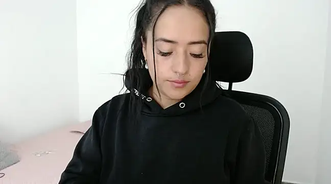 Snapshot of jjulietha95 chatting on 12.06.24 jjulietha95 online show from 12.06.24