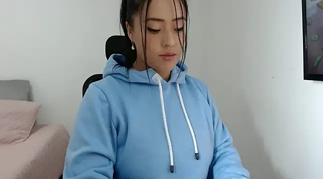 Snapshot of jjulietha95 chatting on 12.10.24 jjulietha95 online show from 12.10.24