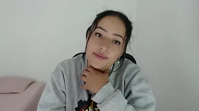 Snapshot of jjulietha95 chatting on 12.18.24 jjulietha95 online show from 12.18.24