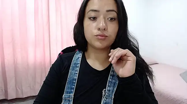 Snapshot of jjulietha95 chatting on 02.13.25 jjulietha95 online show from 02.13.25