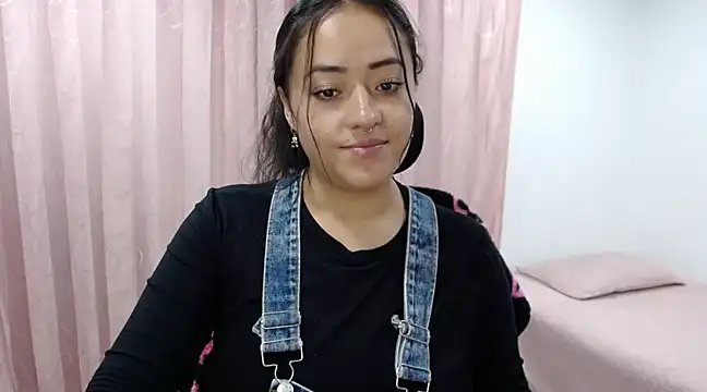 Snapshot of jjulietha95 chatting on 02.14.25 jjulietha95 online show from 02.14.25