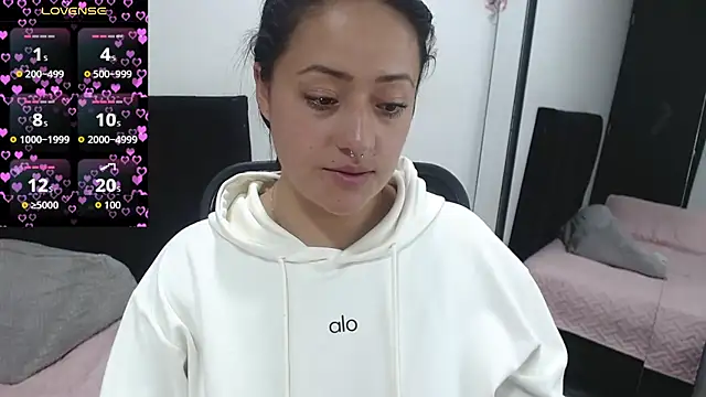 Snapshot of jjulietha95 chatting on 10.23.25 jjulietha95 online show from 10.23.25