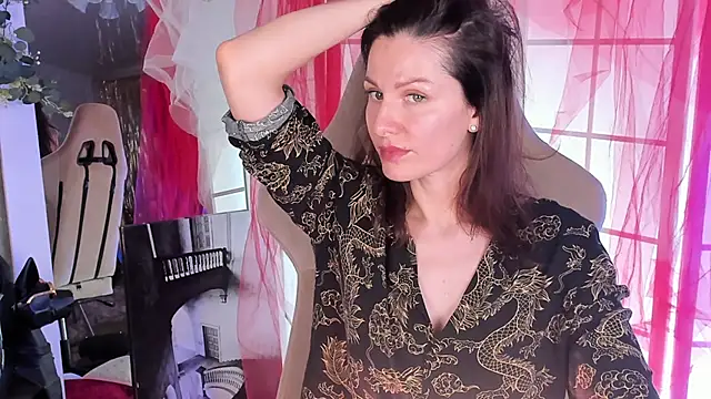 April o Nill online show from 12.05.25