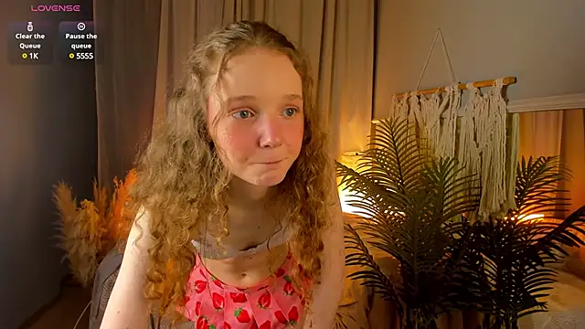 Snapshot of _Rose_Charming_ chatting on 01.31.25  Rose Charming  online show from 01.31.25