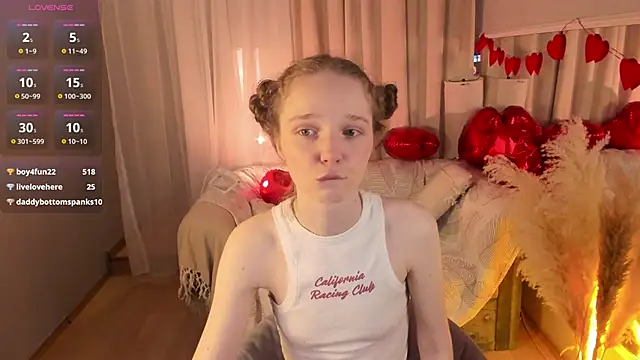 Snapshot of _Rose_Charming_ chatting on 02.14.25  Rose Charming  online show from 02.14.25