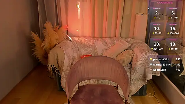 Snapshot of _Rose_Charming_ chatting on 02.19.25  Rose Charming  online show from 02.19.25