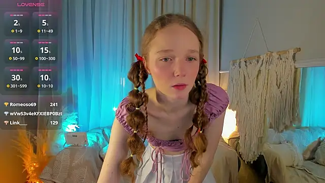 Snapshot of _Rose_Charming_ chatting on 03.03.25  Rose Charming  online show from 03.03.25