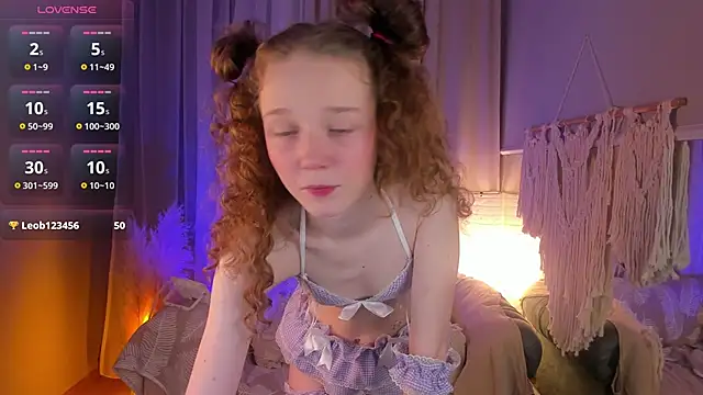 Snapshot of _Rose_Charming_ chatting on 03.08.25  Rose Charming  online show from 03.08.25