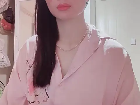 Snapshot of LinhChi_9x chatting on 10.15.25 LinhChi 9x online show from 10.15.25